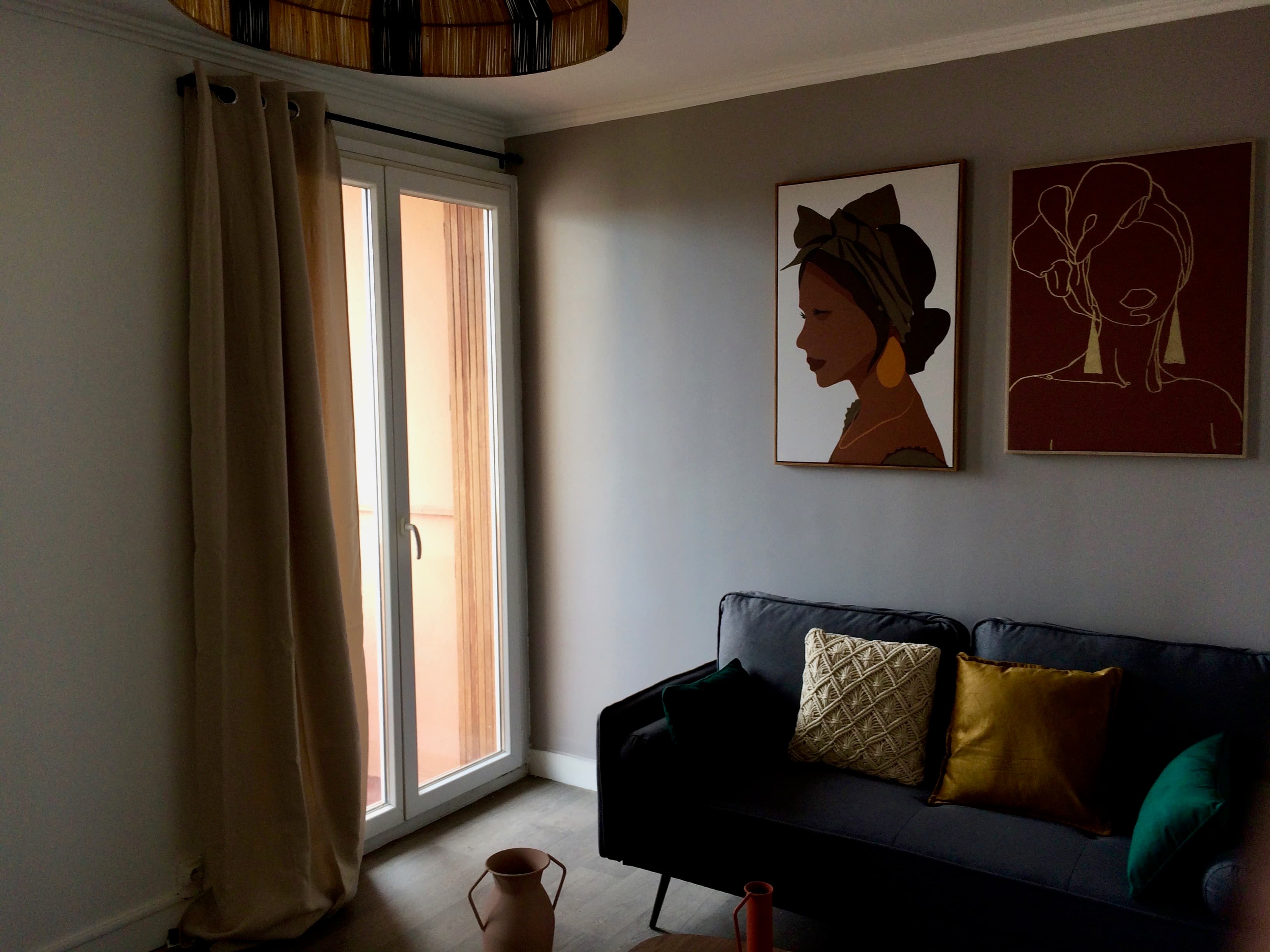 Salon peinturé